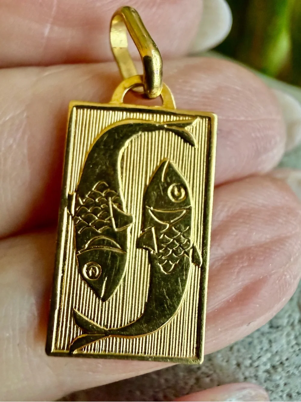 Sold.       Gold 18k  Fish Pendant Charm - Gold
